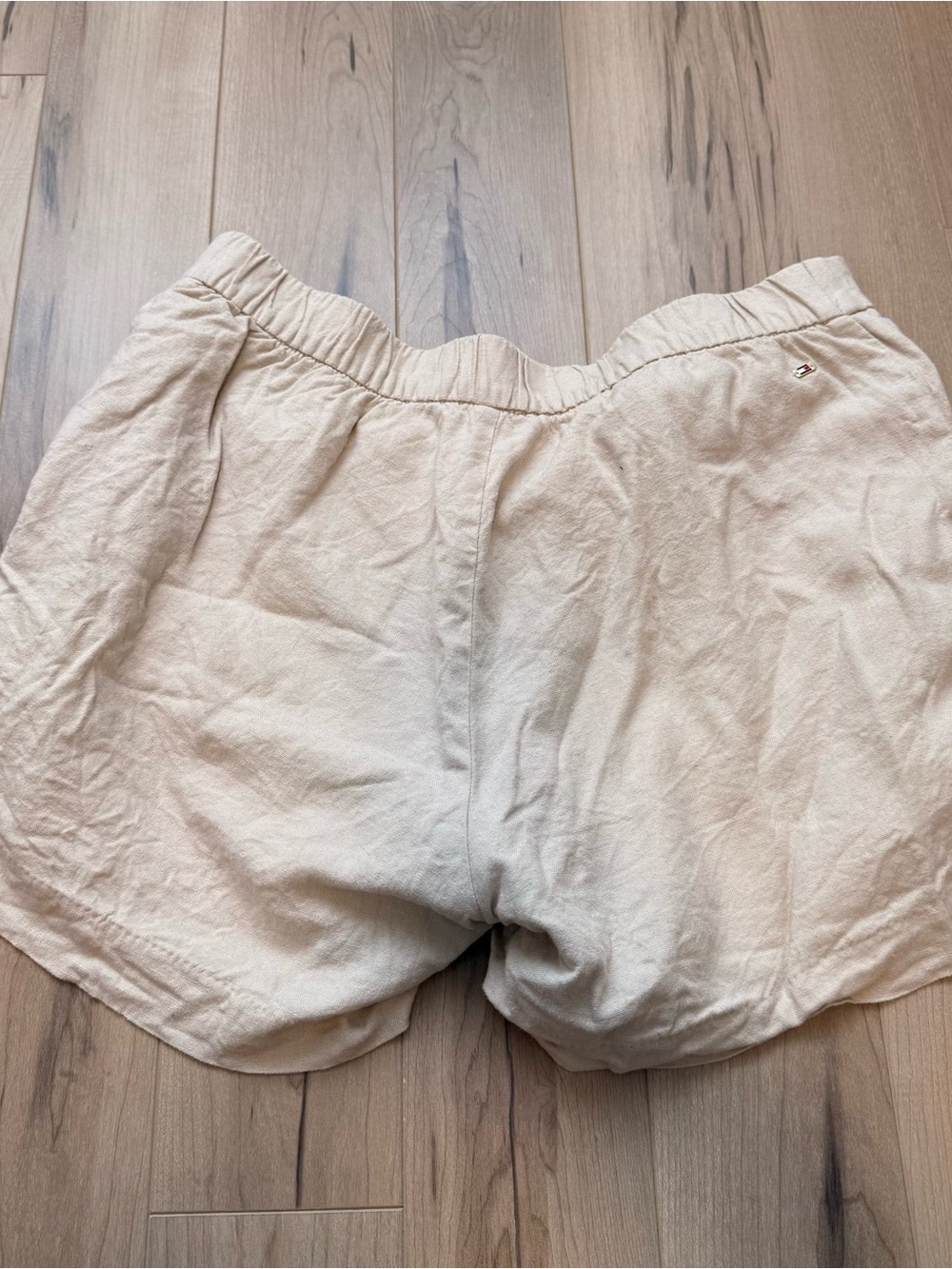 Tommy Hilfiger Linen High-Rise Shorts - Picture 4 of 4
